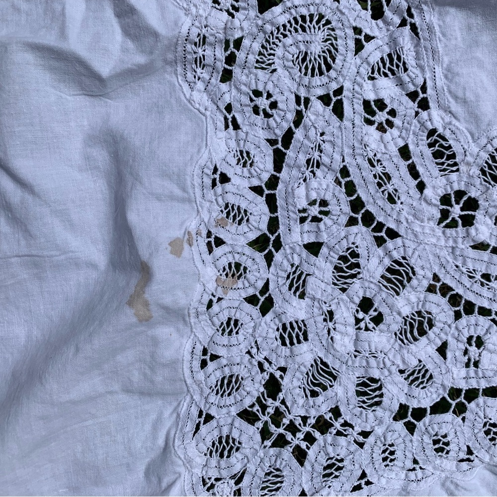 Table Cloths - Picture 2 of 9